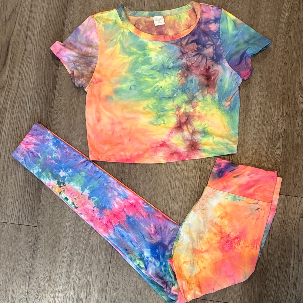 Suzette Collection Bright Tie-Dye Crew Neck Crop Top and Leggings Set